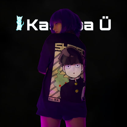 Back view of the model showcasing the premium oversized black t-shirt from Kashiba U with design inspired by Shigeo Kageyama from Mob Psycho 100 anime. Shop trendy premium t-shirt from Kashiba U online. Buy Now!
